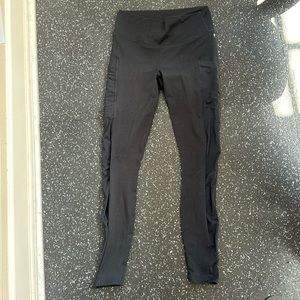 Black Powerhold Fabletics Leggings w/Mesh Pockets. Size M